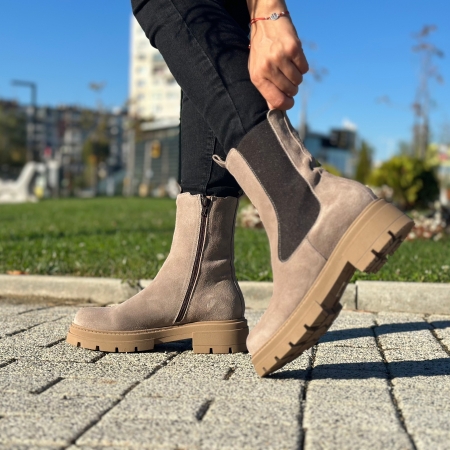 Дамски ежедневни боти от естествен велур бежови 6127E H-156182 Patricia Miller