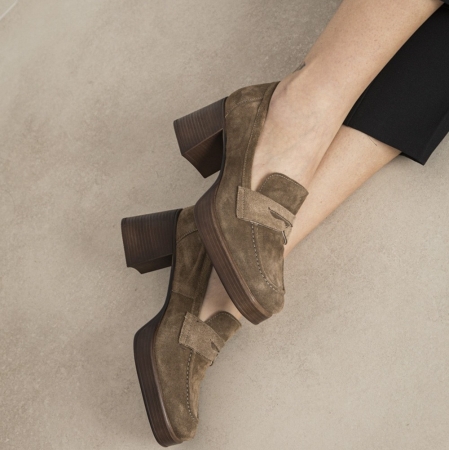 Дамски ежедневни обувки от естествен набук тауп 6913 Patricia Miller