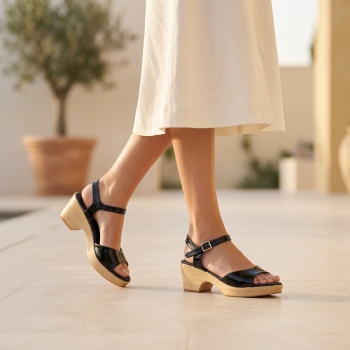 Дамски ежедневни сандали от естествен лак черни 5377 Oh My Sandals
