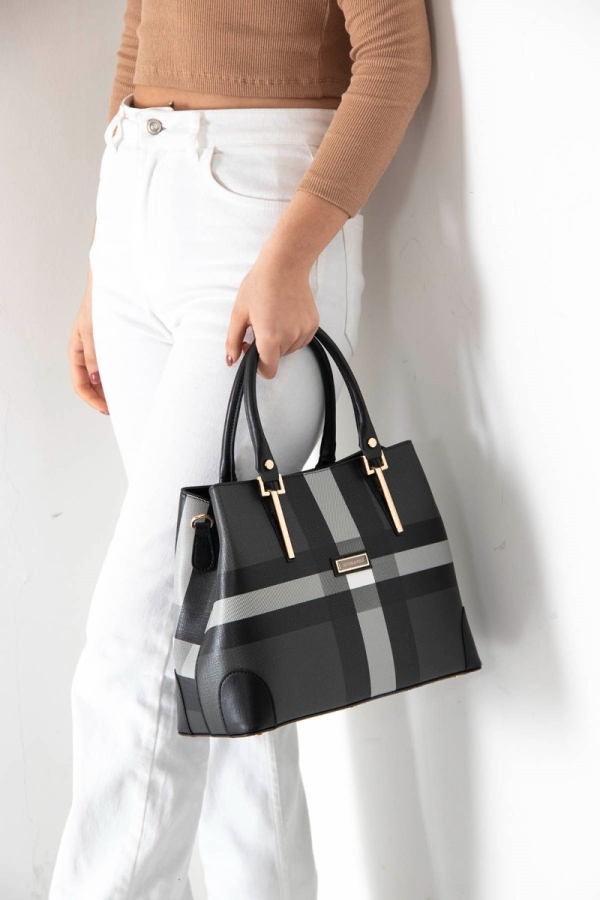 Дамска елегантна чанта черна 667 M129 Kareli Ekose