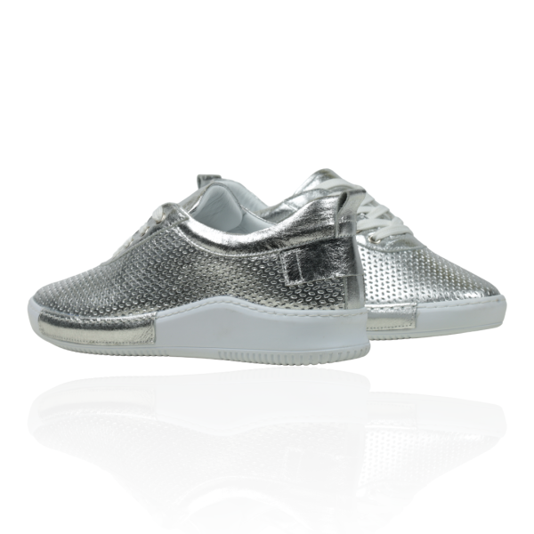 Дамски спортни обувки от естествена кожа в сребро 2642