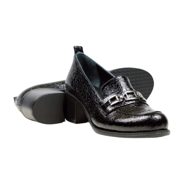 Дамски ежедневни обувки от естествен лак черни 10-12-311-154