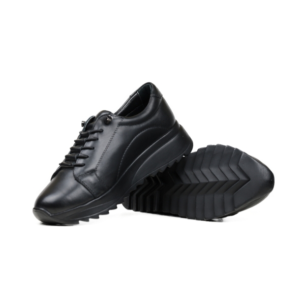 Дамски спортни обувки от естествена кожа в черно 460