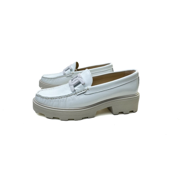 Дамски ежедневни мокасини от естествен лак в бяло 126/R-192 Pastorret