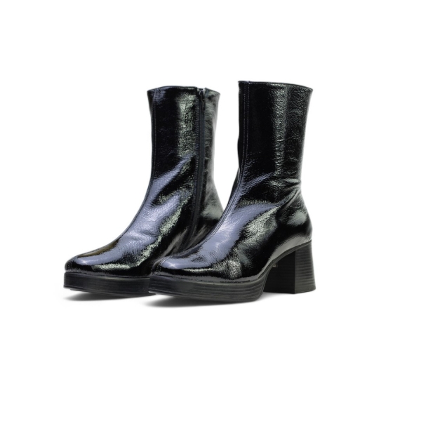 Дамски ежедневни боти от естествен лак черни 6413 Patricia Miller