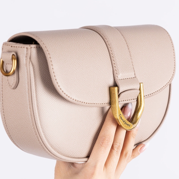 Дамска чанта през рамо праскова CM6992F David Jones