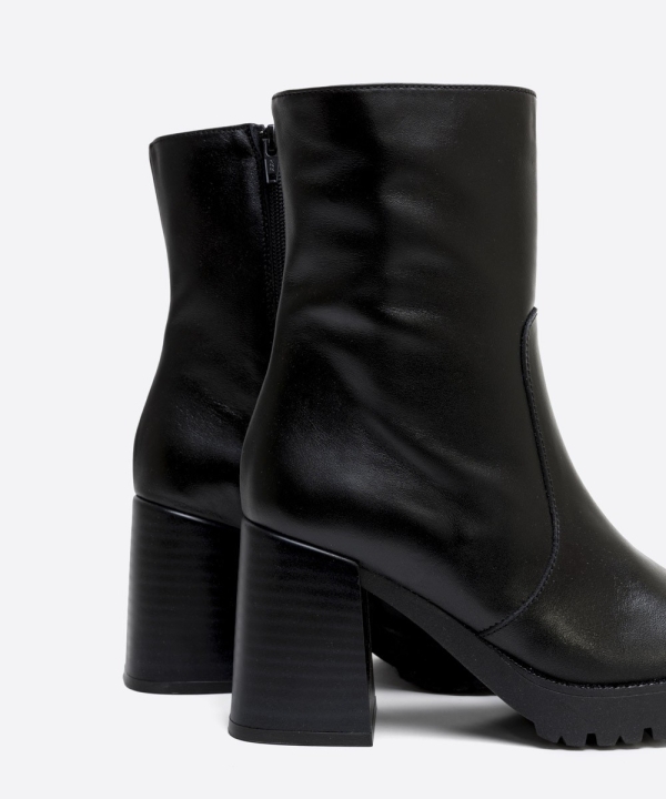 Дамски ежедневни боти от естествена кожа черни 6442 Patricia Miller