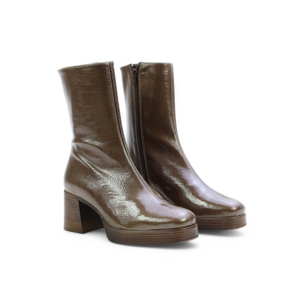 Дамски ежедневни боти от естествен лак тауп 6413 Patricia Miller