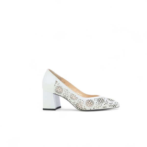 Дамски елегантни обувки от естествена кожа в бяло 114-1-06
