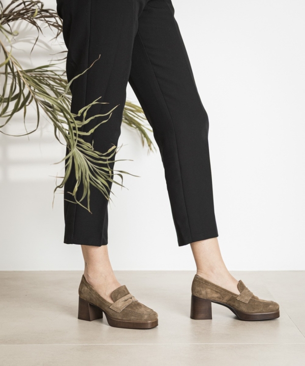 Дамски ежедневни обувки от естествен набук тауп 6913 Patricia Miller