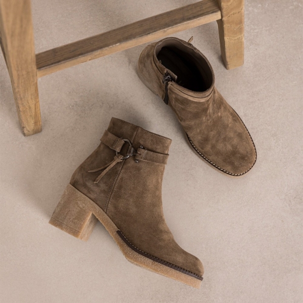 Дамски ежедневни боти от естествен набук тауп 6941P Patricia Miller