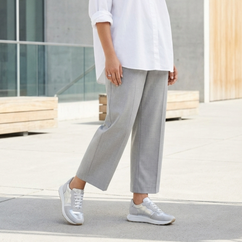 Дамски спортни обувки от естествена кожа сиво и сребро 398