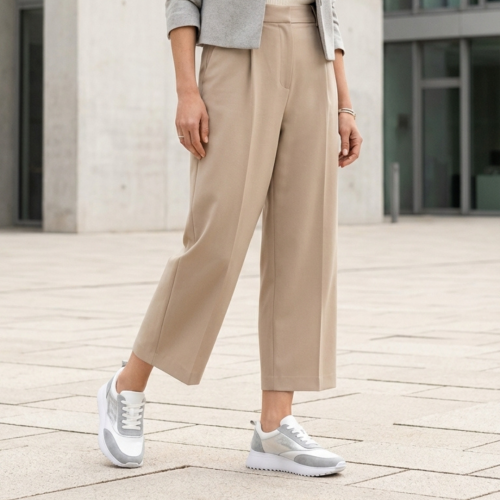 Дамски спортни обувки от естествена кожа в бяло и сребро 902