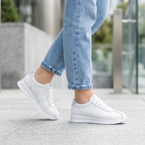 Дамски спортни обувки от естествена кожа в бяло 803