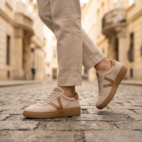 Дамски спортни обувки от естествен велур бежови 170