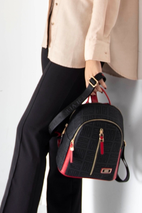 Дамска раница в черно и червено 901 M11 PP Labirent Silver&Polo