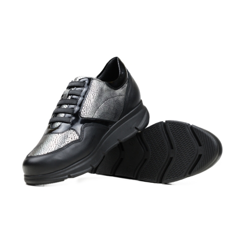 Дамски ежедневни обувки от естествена кожа в черно и сребро 54061 Baerchi