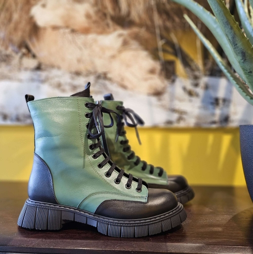 Дамски ежедневни боти от естествена кожа в черно и зелено 46-01