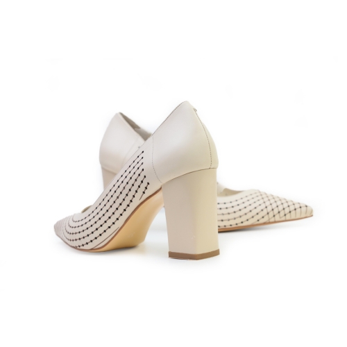 Дамски елегантни обувки от естествена кожа бежови 41-104-817