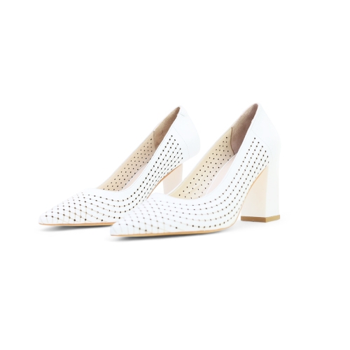 Дамски елегантни обувки от естествена кожа в бяло 41-105-817