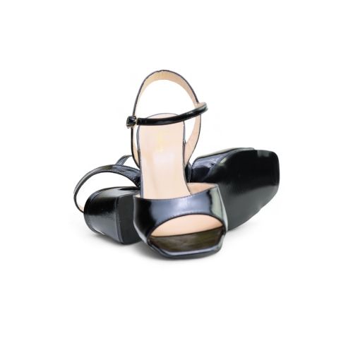 Дамски елегантни сандали от естествен лак черни 286-155 Angelina Ricci