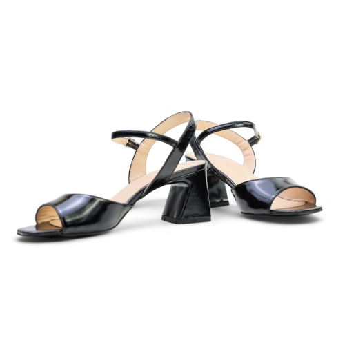 Дамски елегантни сандали от естествен лак черни 286-155 Angelina Ricci