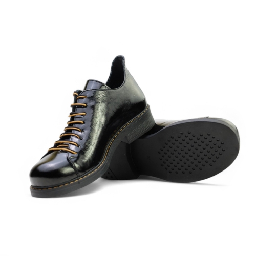 Дамски ежедневни обувки от естествен лак черни 730