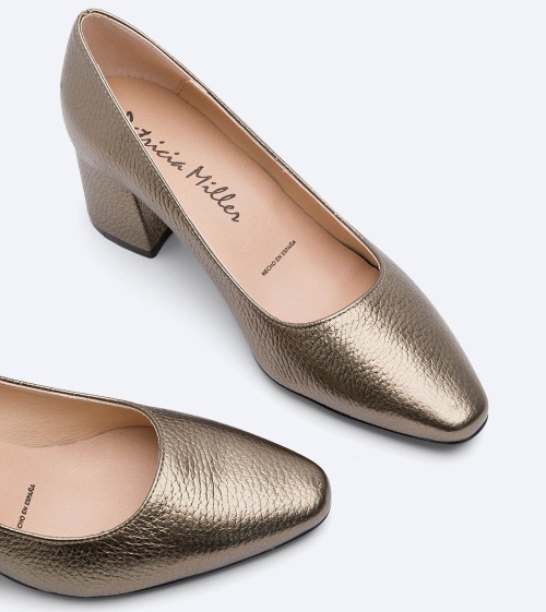 Дамски елегантни обувки от естествен лак тъмно злато 6170-49438 Patricia Miller