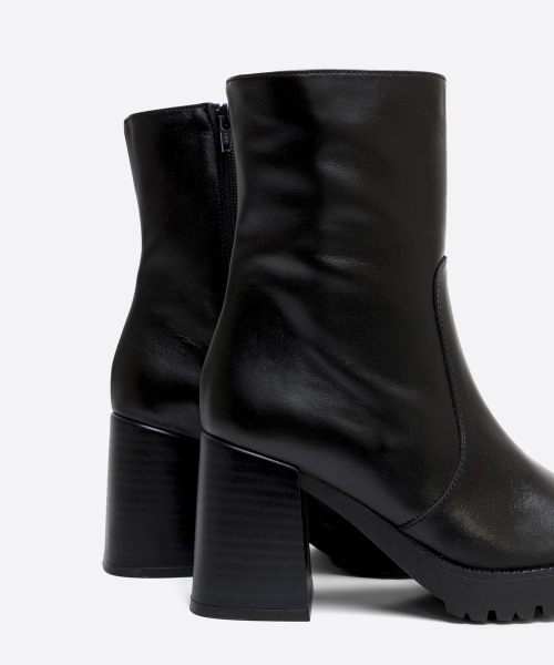 Дамски ежедневни боти от естествена кожа черни 6442 Patricia Miller