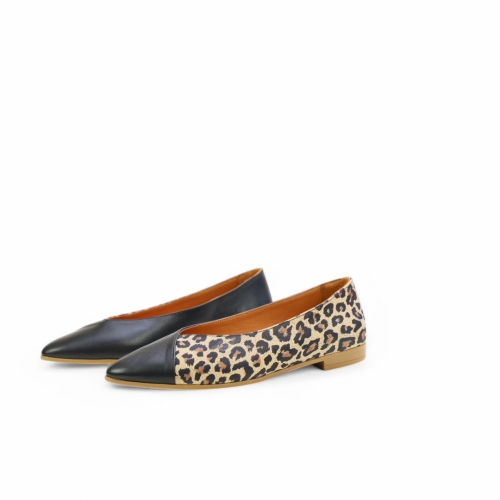 Дамски равни обувки от естествена кожа в черно и леопард 151088