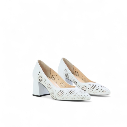 Дамски елегантни обувки от естествена кожа в бяло 114-1-06
