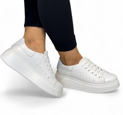 Дамски спортни обувки от естествена кожа в бяло K-210