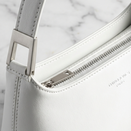 Дамска елегантна чанта бяла CM8210 David Jones