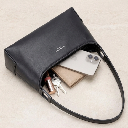 Дамска елегантна чанта черна CM8210 David Jones