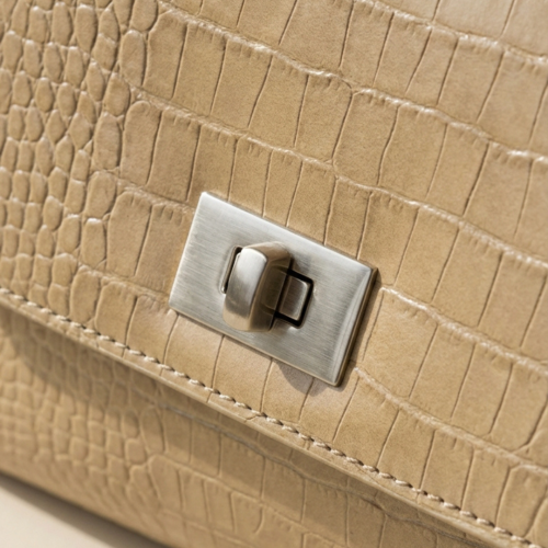 Дамска елегантна чанта тъмно бежова CM8320 David Jones