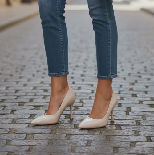 Дамски елегантни обувки от естествен лак бежови 07-4047