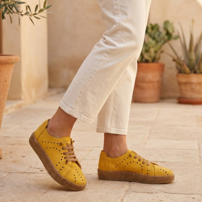 Дамски спортни обувки от естествен набук горчица 151062