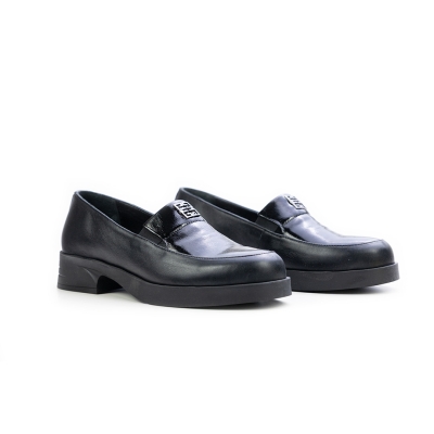 Дамски ежедневни обувки в комбинация естествена кожа и естествен лак черни 10-309-01-301