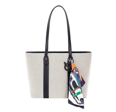 Дамска ежедневна чанта черна CM8421 David Jones