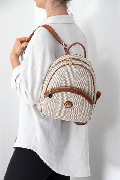 Дамска раница в бяло и кафяво 945 M132 Silver&Polo