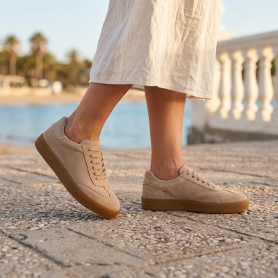 Дамски спортни обувки от естествен велур бежови 128