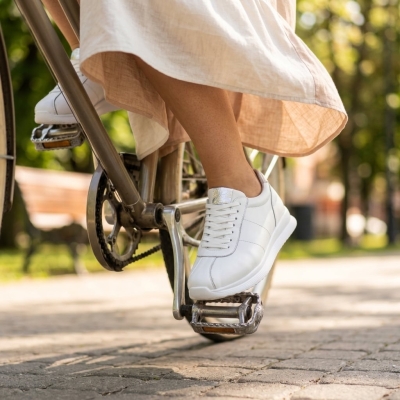 Дамски спортни обувки от естествена кожа в бяло 803