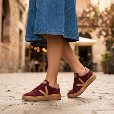 Дамски спортни обувки от естествен велур бордо 170