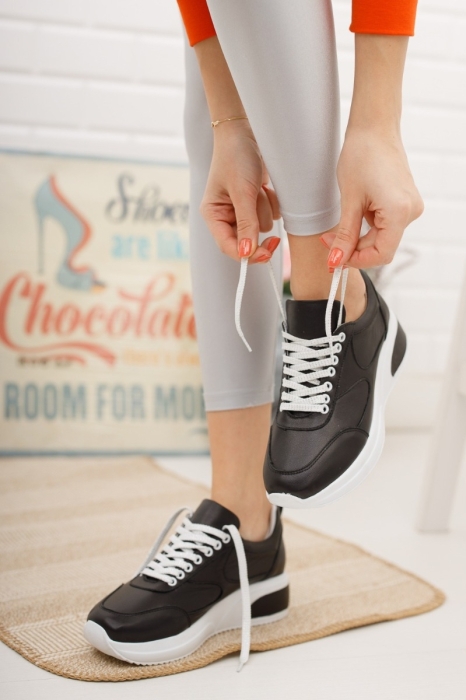 Дамски спортни обувки от естествена кожа черни 8004